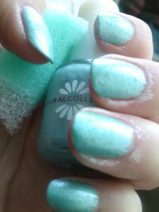 Picture of light blue sponged over mint polish